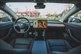 The government is investigating why Tesla drivers can play solitaire at the wheel edb