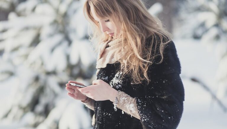How to protect your smartphone from the cold in winter