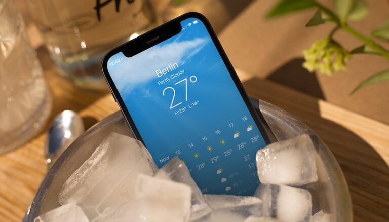 Protect your smartphone from heat: Cool tips for hot summer days!