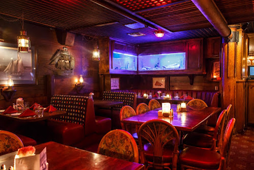 Looking For an Expat Bar La Paz To Chill At? Visit Captains Sunset Bar!