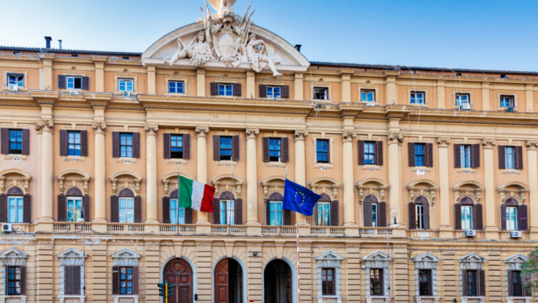 Trade Republic, Crypto.com Register as Cryptocurrency Operators in Italy